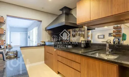 Casa com 3 quartos à venda na rua onze de agosto, 110, são joão, porto alegre, 195 m2 por r$ 1.090.000