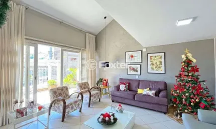Casa com 5 quartos à venda na Rua Eurico Lara, 451, Medianeira, Porto Alegre, 360 m2 por R$ 1.590.000