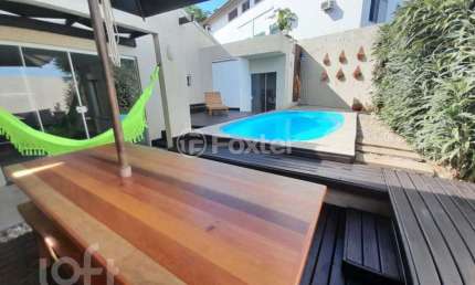 Casa com 3 quartos à venda na Rua Magalhães, 104, Jurerê, Florianópolis, 150 m2 por R$ 1.800.000