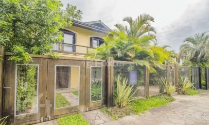Casa com 3 quartos à venda na Rua Monte Alverne, 361, Chácara das Pedras, Porto Alegre, 248 m2 por R$ 1.950.000