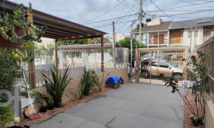 Casa com 2 quartos à venda na Rua Ilari Arlindo Basei, 191, Guarujá, Porto Alegre, 96 m2 por R$ 430.000