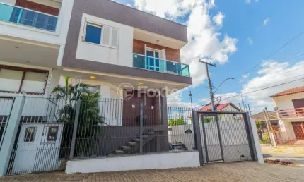 Casa com 3 quartos à venda na Rua das Caravelas, 741, Vila Ipiranga, Porto Alegre, 249 m2 por R$ 854.000