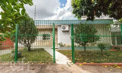 Casa com 3 quartos à venda na Travessa Porto Príncipe, 26, Jardim Lindóia, Porto Alegre, 180 m2 por R$ 689.000