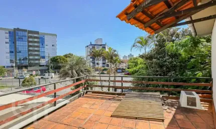 Casa com 4 quartos à venda na Avenida Benno Mentz, 782, Vila Ipiranga, Porto Alegre, 340 m2 por R$ 789.900