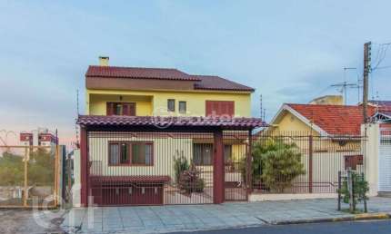 Casa com 5 quartos à venda na Rua Doutor Selbach, 296, Nossa Senhora das Graças, Canoas, 360 m2 por R$ 980.000