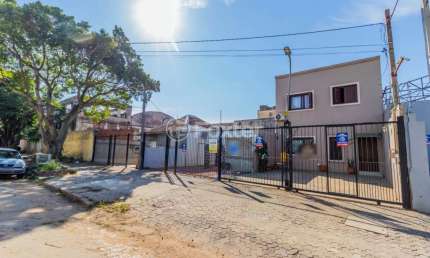 Casa com 5 quartos à venda na Avenida França, 1078/1084/, Navegantes, Porto Alegre, 228 m2 por R$ 990.000