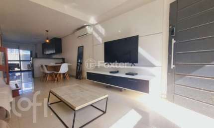 Casa com 2 quartos à venda na Rua Doutor Sérgio de Figueiredo, 84, Guarujá, Porto Alegre, 101 m2 por R$ 490.000