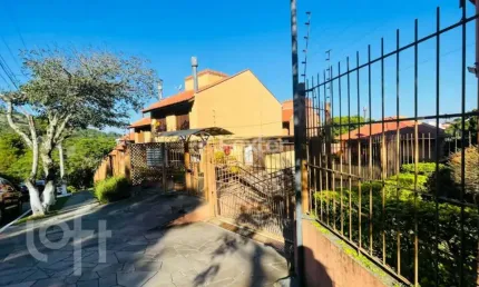 Casa em condomínio fechado com 3 quartos à venda na rua giorgio negroni, 801, espírito santo, porto alegre, 155 m2 por r$ 530.000