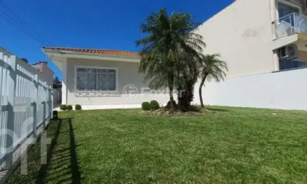 Casa com 3 quartos à venda na Rua Adélio Longo, 880, Fazenda Santo Antônio, São José, 200 m2 por R$ 1.045.000