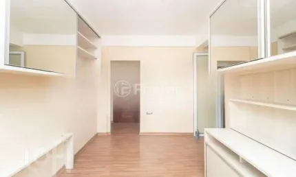 Apartamento com 3 quartos à venda na Avenida Borges de Medeiros, 1042, Centro Histórico, Porto Alegre, 82 m2 por R$ 280.000