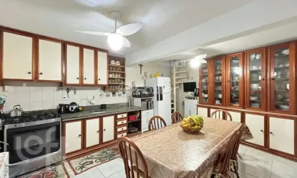 Casa com 4 quartos à venda na rua joão corrêa almeida, 30, vila nova, porto alegre, 171 m2 por r$ 599.000