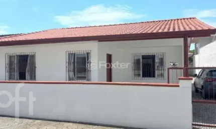 Casa com 3 quartos à venda na Rua Lupércio Domingos Espíndola, 152, Barra do Aririú, Palhoça, 182 m2 por R$ 850.000