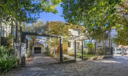 Casa com 5 quartos à venda na Rua Professor Langendonck, 129, Petrópolis, Porto Alegre, 300 m2 por R$ 1.500.000