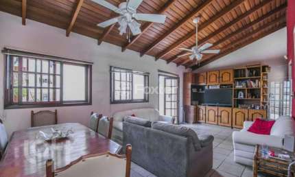 Casa com 4 quartos à venda na Rua Afonso Rodrigues, 403, Jardim Botânico, Porto Alegre, 161 m2 por R$ 849.980