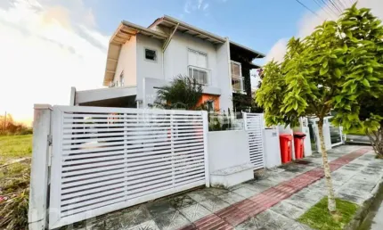 Casa com 3 quartos à venda na Avenida dos Jerivás, 563, Cachoeira do Bom Jesus, Florianópolis, 112 m2 por R$ 1.390.000