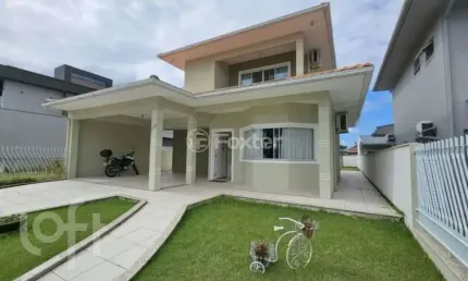 Casa com 3 quartos à venda na rua das azaléias, 136, pedra branca, palhoça, 211 m2 por r$ 1.600.000