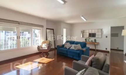Casa com 3 quartos à venda na Rua Coronel Tisiano F. de Leoni, 290, Coronel Aparício Borges, Porto Alegre, 183 m2 por R$ 680.000