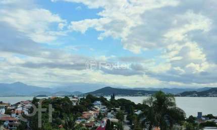 Casa com 3 quartos à venda na Rua João Meirelles, 636, Abraão, Florianópolis, 232 m2 por R$ 1.988.000