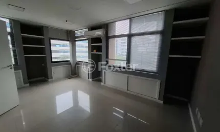Sala comercial com 2 salas à venda na Avenida Cristóvão Colombo, 2937, Auxiliadora, Porto Alegre, 85 m2 por R$ 550.000