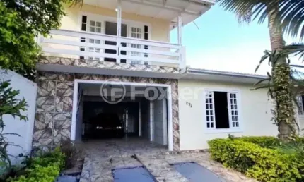 Casa com 3 quartos à venda na Rua Luiz Aléssio Lenhani, 234, São Sebastião, Palhoça, 171 m2 por R$ 620.000