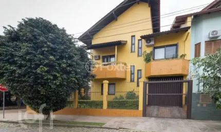 Casa com 3 quartos à venda na Rua Paulo Blaschke, 540, Jardim Itu Sabará, Porto Alegre, 310 m2 por R$ 790.000