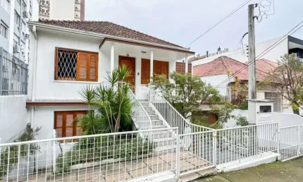 Casa com 4 quartos à venda na Avenida Bagé, 406, Petrópolis, Porto Alegre, 261 m2 por R$ 1.500.000