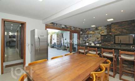 Casa com 4 quartos à venda na Rua Veríssimo Rosa, 240, Jardim Botânico, Porto Alegre, 230 m2 por R$ 1.120.000