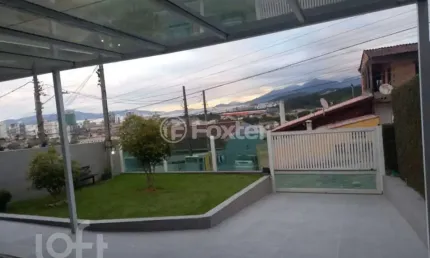 Casa com 4 quartos à venda na Rua Santos Dumont, 188, Roçado, São José, 250 m2 por R$ 850.000