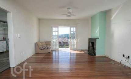 Casa com 3 quartos à venda na Rua Professor Antônio José Remião, 296, Espírito Santo, Porto Alegre, 209 m2 por R$ 690.000