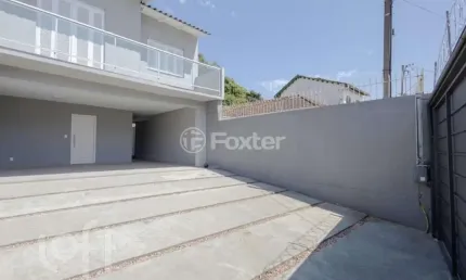 Casa com 3 quartos à venda na Rua Professor Carvalho Freitas, 819, Teresópolis, Porto Alegre, 228 m2 por R$ 650.000