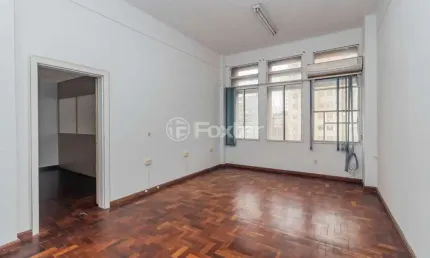 Sala comercial com 2 salas à venda na avenida borges de medeiros, 308, centro histórico, porto alegre, 50 m2 por r$ 220.000