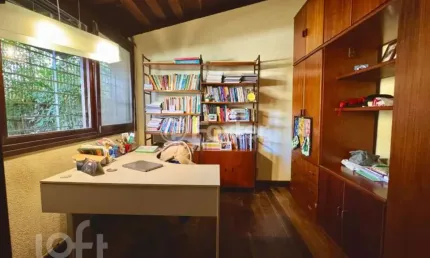 Casa com 4 quartos à venda na rua joão bastian, 94, três figueiras, porto alegre, 270 m2 por r$ 1.890.000