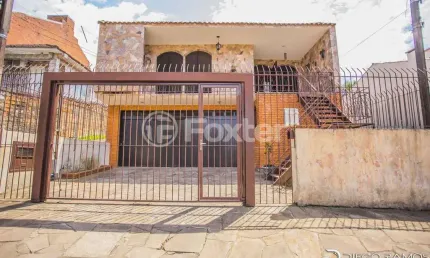 Casa com 3 quartos à venda na Avenida Jacuí, 1188, Cristal, Porto Alegre, 280 m2 por R$ 725.000