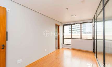 Sala comercial com 1 sala à venda na Avenida Cristóvão Colombo, 881, Floresta, Porto Alegre, 38 m2 por R$ 156.750