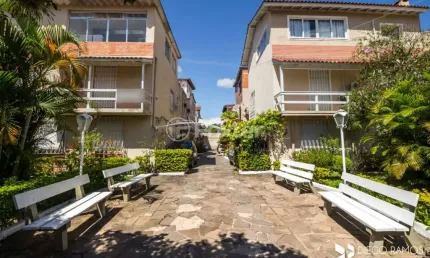 Casa em condomínio fechado com 4 quartos à venda na Rua Upamaroti, 640, Cristal, Porto Alegre, 170 m2 por R$ 500.000