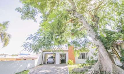 Casa com 4 quartos à venda na Avenida Leonardo Carluci, 86, Espírito Santo, Porto Alegre, 120 m2 por R$ 800.000