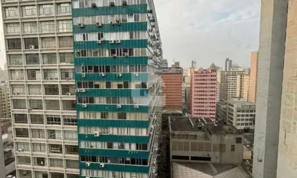 Sala comercial à venda na Rua Cândido de Leão, 45, Centro, Curitiba por R$ 110.000