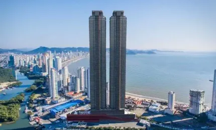 Apartamento frente mar de alto padrão em condomínio exclusivo sendo 04 suítes em balneário camboriú
