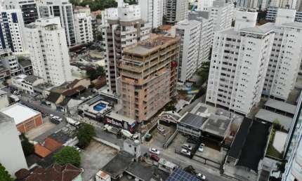 Apartamento sendo dois ou três dormitórios no centro de Florianópolis, SC