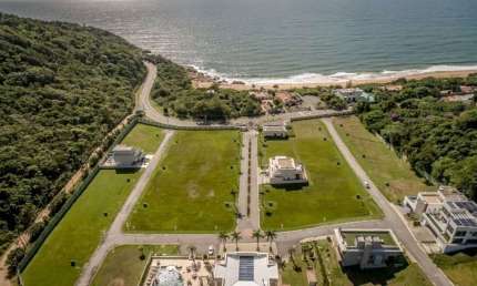 Terreno no Condomínio Green Ocean na Praia do Estaleirinho em Balneário Camboriú, com 659m2.