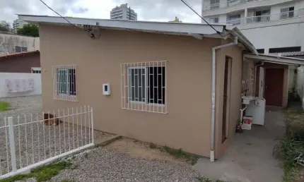 Casa a venda em Barreiros de 03 Dormitórios 02 Banheiros com 03 vagas de garagem -Barreiros-São José
