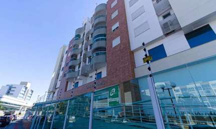 Cobertura de alto padrão com 3 suítes e piscina em Coqueiros - Florianópolis - SC