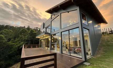 Casa a venda mobiliada de 03 Dormitórios  Condomínio fechado - Rancho Queimado-SC