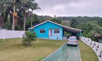 Casa a venda de 03 Dormitórios 01 Suíte com terreno de 1.190 metros quadrados na Gamboa -SC