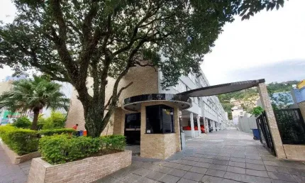 Apartamento semi-mobiliado com 3 dormitórios e ótima estrutura de lazer no centro - florianópolis/sc