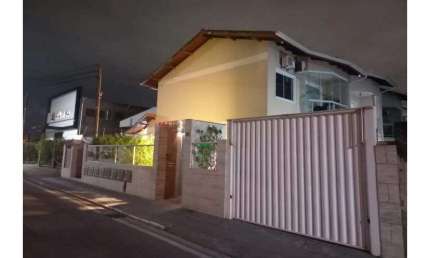 Sobrado de 3 dormitórios semi-mobiliado em Forquilhas, São José-SC.