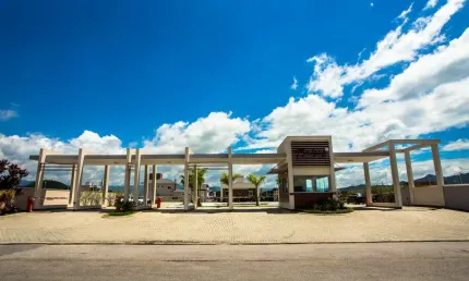 Casa nova com 3 quartos e área gourmet no condomínio Brisas Parque - Deltaville, Biguaçu/SC
