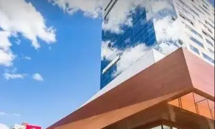Aluga-se salas de 25 a 315 metros privativos em centro comercial no Estreito