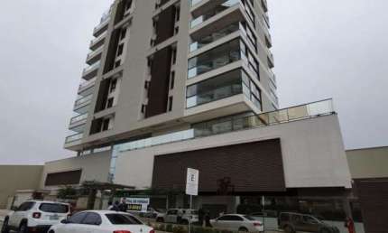 Apartamento de  03 dormitórios com suíte e duas vagas no Balneário do Estreito Florianópolis/Sc