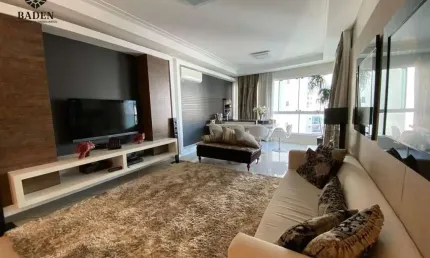Apartamento / Quadra mar / 3 Suítes / 2 Vagas de Garagem